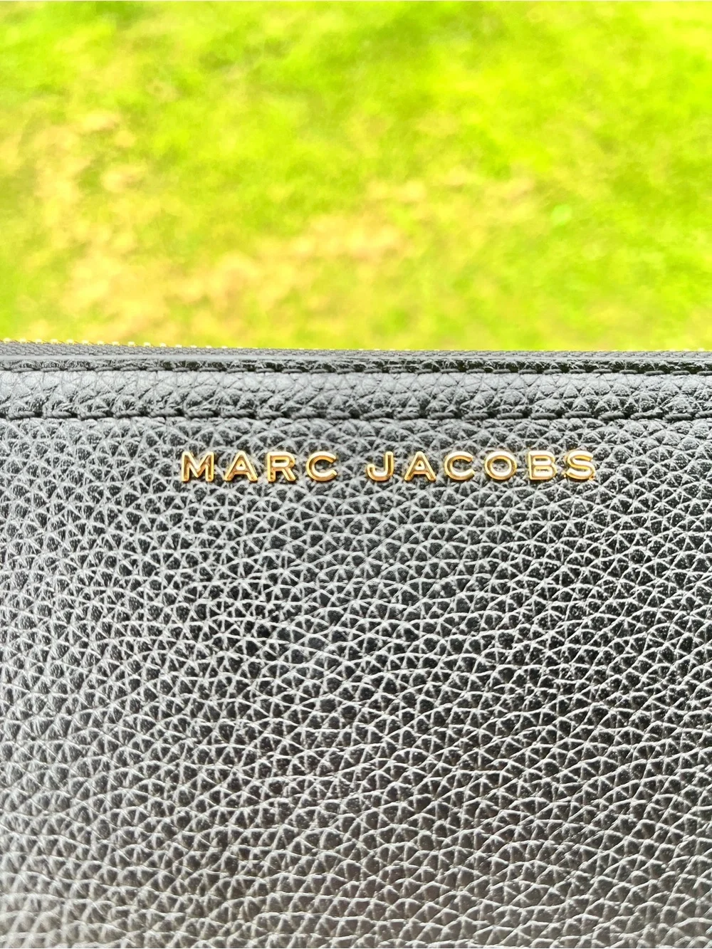 Marc Jacobs sleek pebble